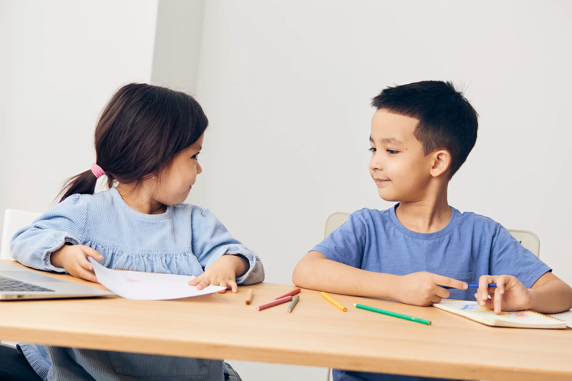 完全英語環境で学ぶ子どもたち
